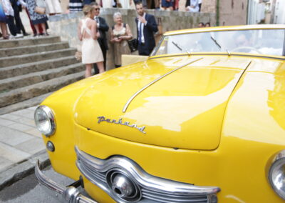 voiture vintage jaune