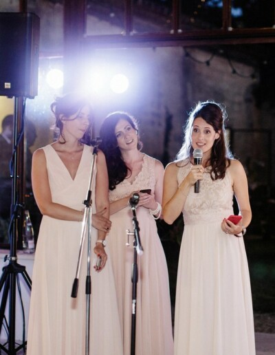 Mariage à Montpellier - les demoiselles d'honneur font un discours aux mariés