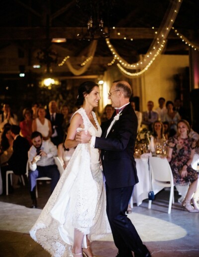 Mariage à Montpellier - la mariée danse avec son père