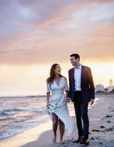 Mariage à Montpellier - les futurs mariés sur la plage