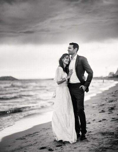 Mariage à Montpellier - les futurs mariés sur la plage