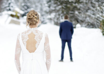 first look des mariés dans la neige