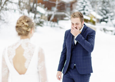 first look des mariés dans la neige