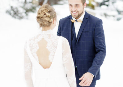 first look des mariés dans la neige