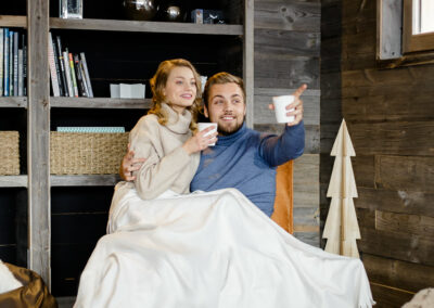 les futurs mariés dans un chalet en bolquère