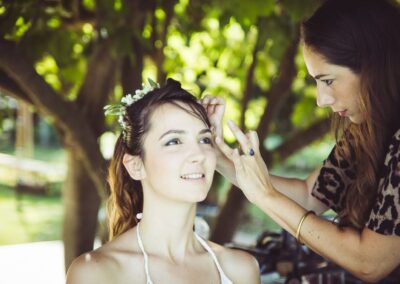 préparatifs de la mariée, coiffure