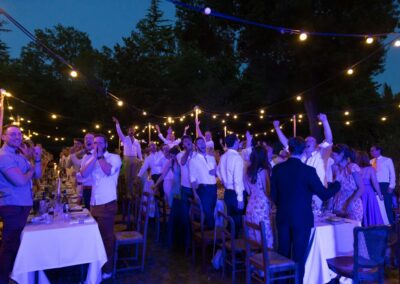 fête de mariage la nuit à Nîmes